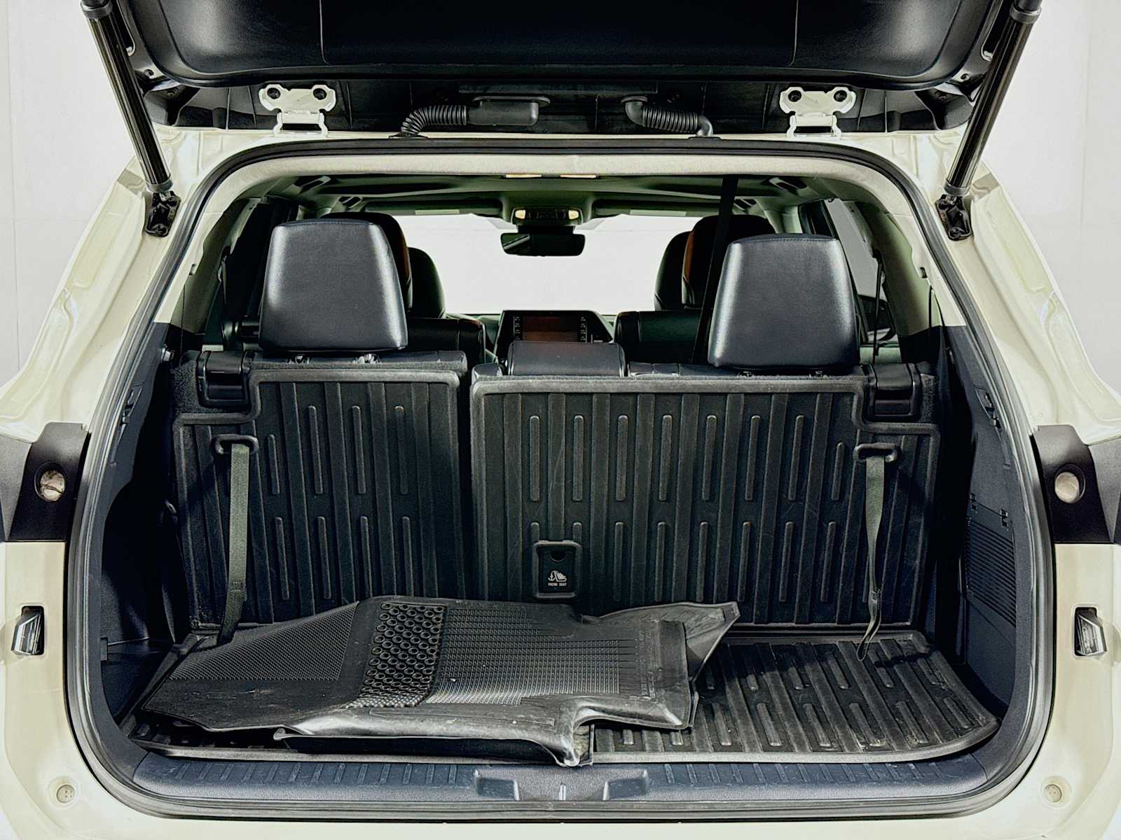 2021 Toyota Highlander XLE photo 4