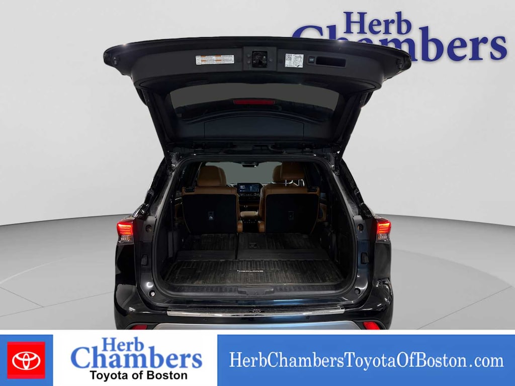 Used 2024 Toyota Highlander Platinum SUV