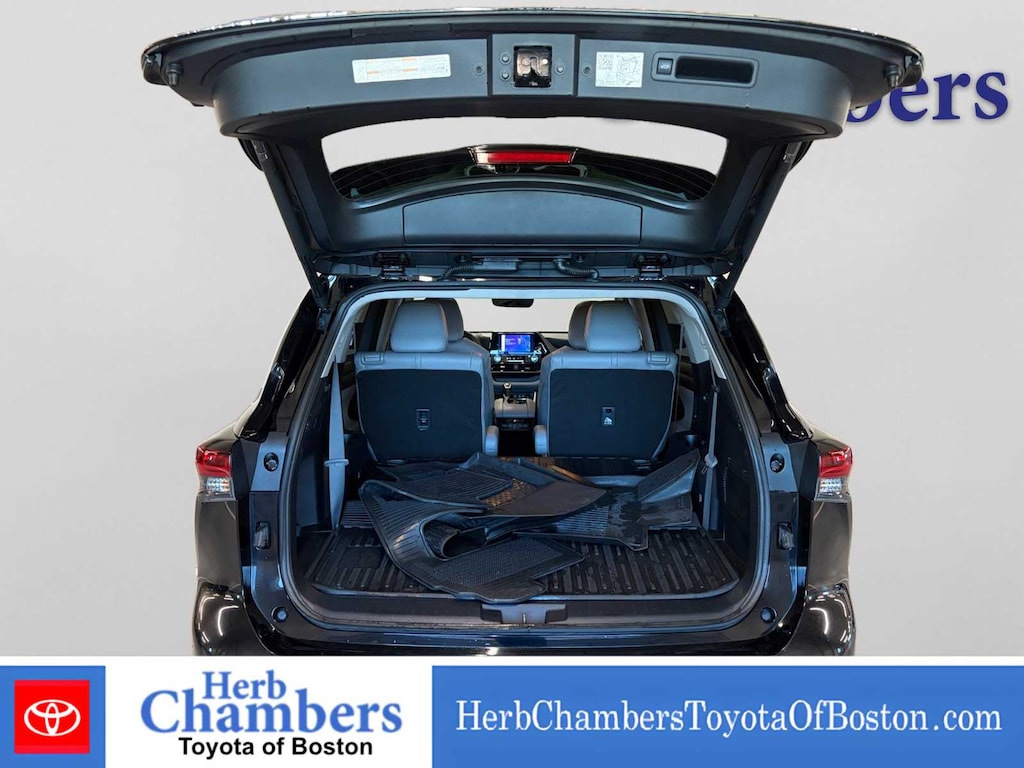 Used 2024 Toyota Highlander Hybrid XLE SUV