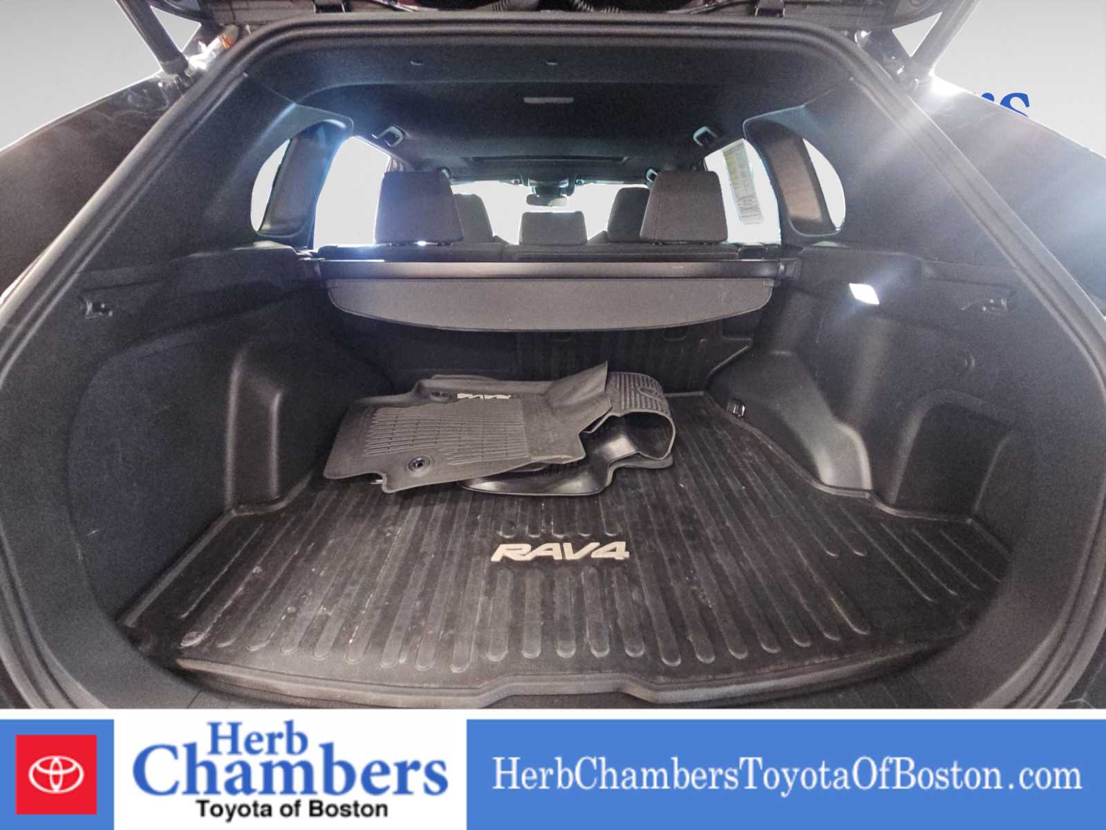 2023 Toyota RAV4 Prime SE photo 2