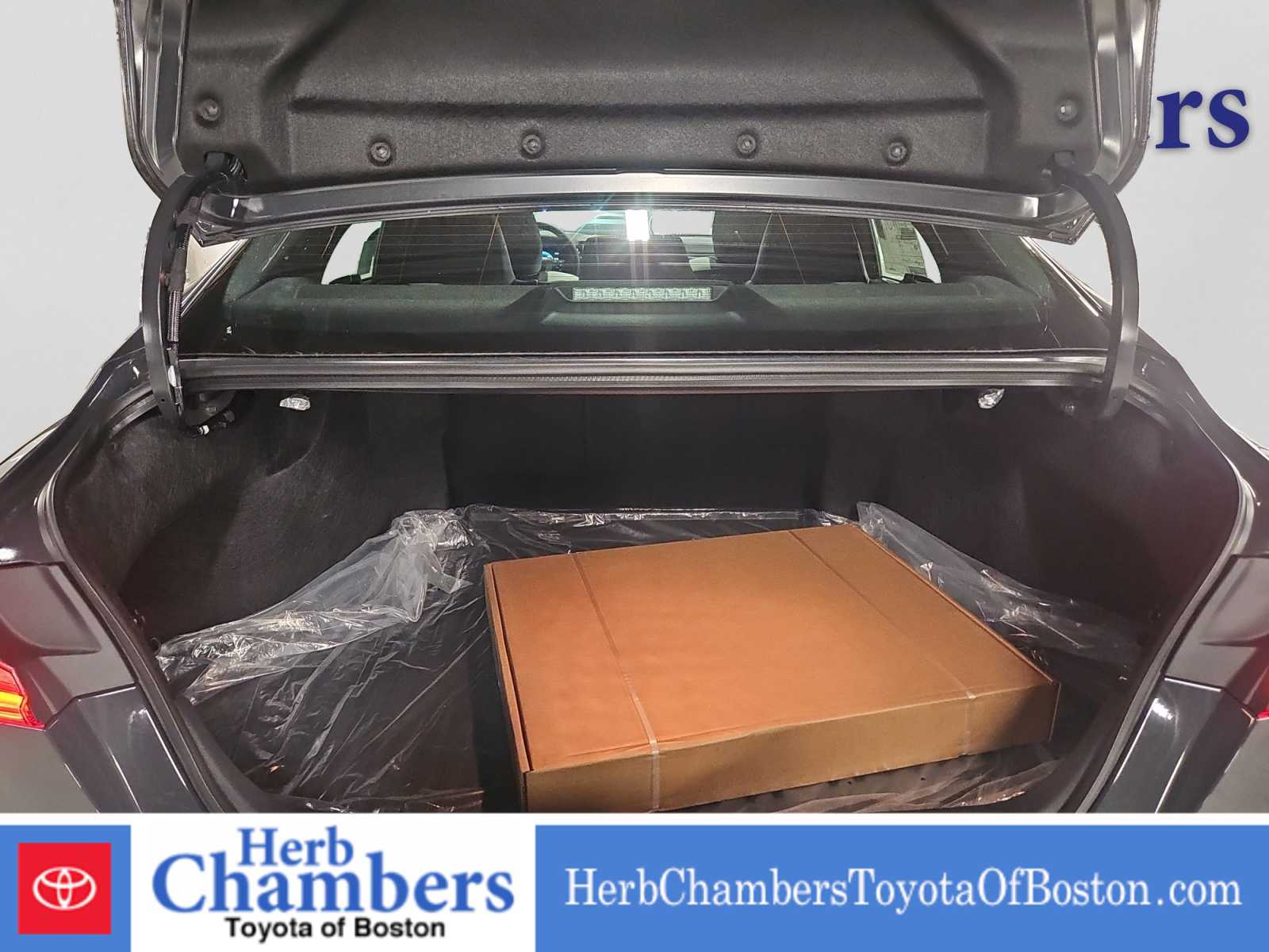 2026 Toyota Camry SE photo 4