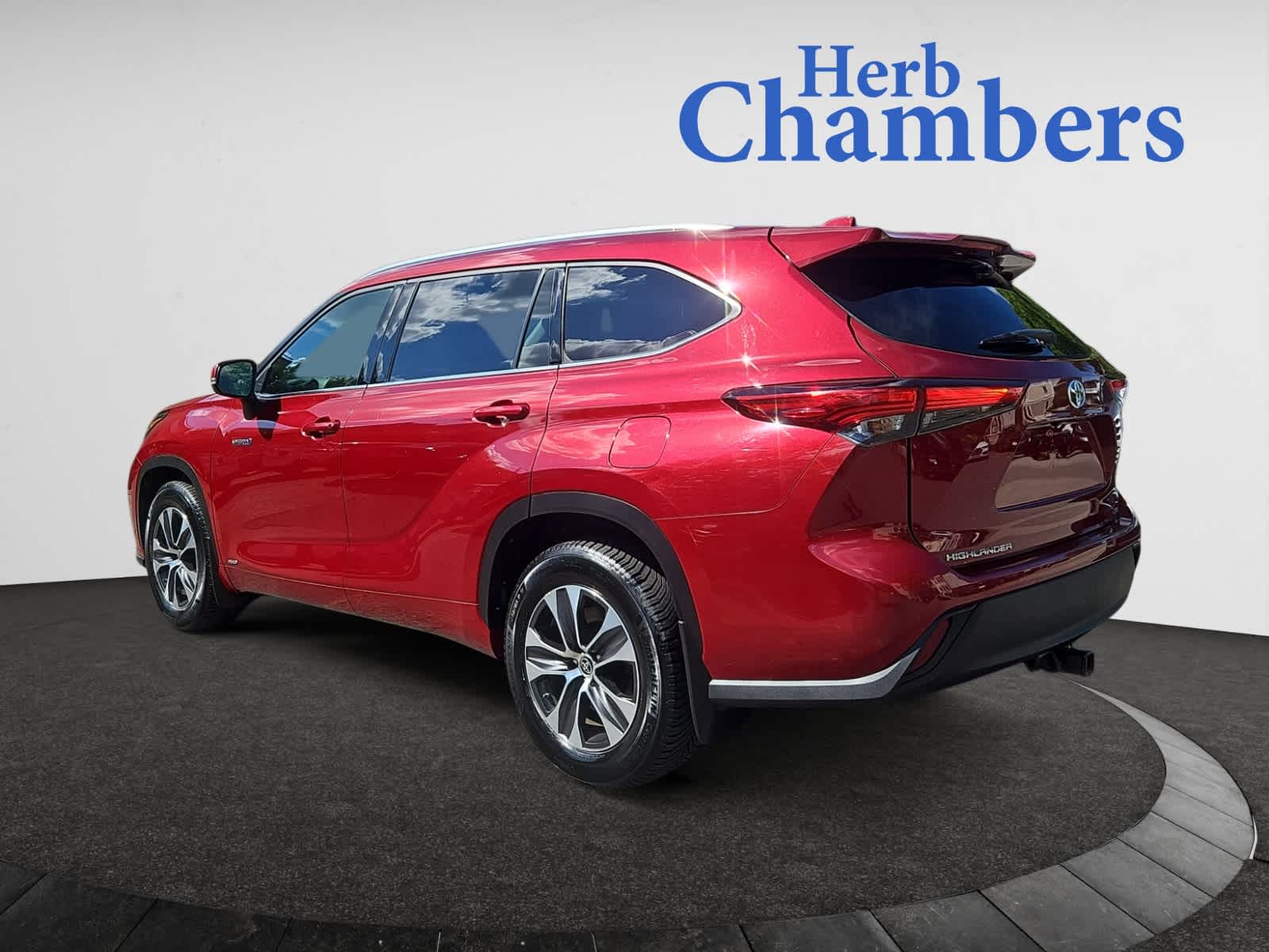 2020 Toyota Highlander Hybrid XLE photo 3