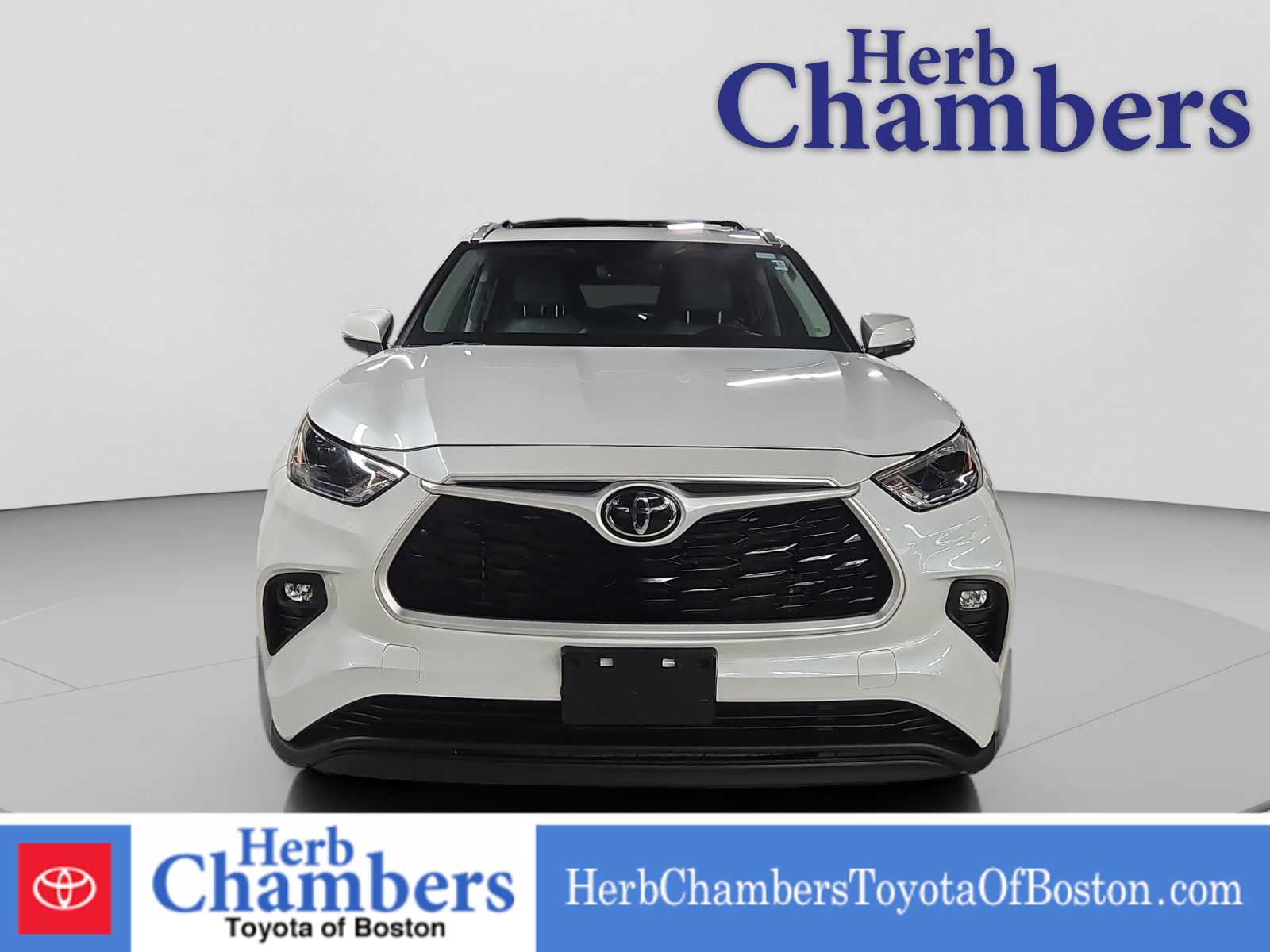 2022 Toyota Highlander XLE photo 2