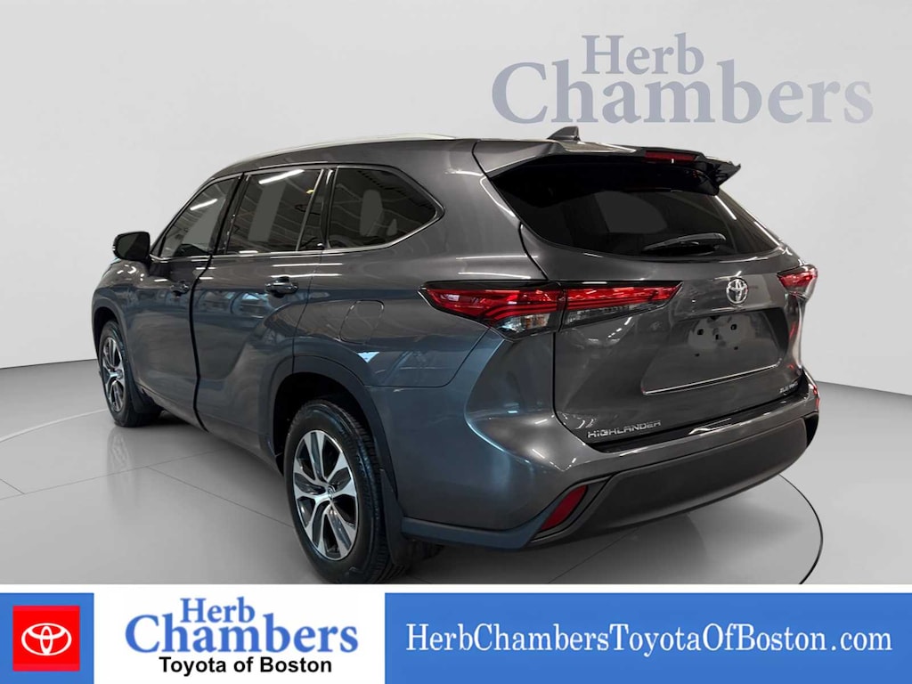 Used 2022 Toyota Highlander XLE SUV