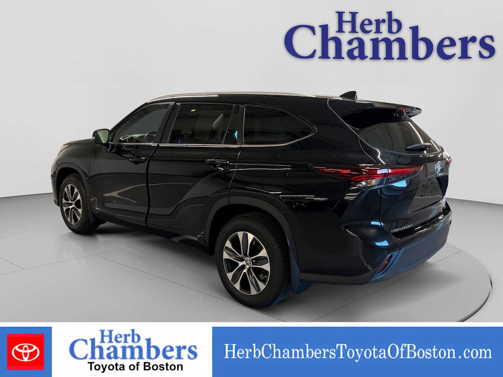 Used 2024 Toyota Highlander Hybrid XLE SUV