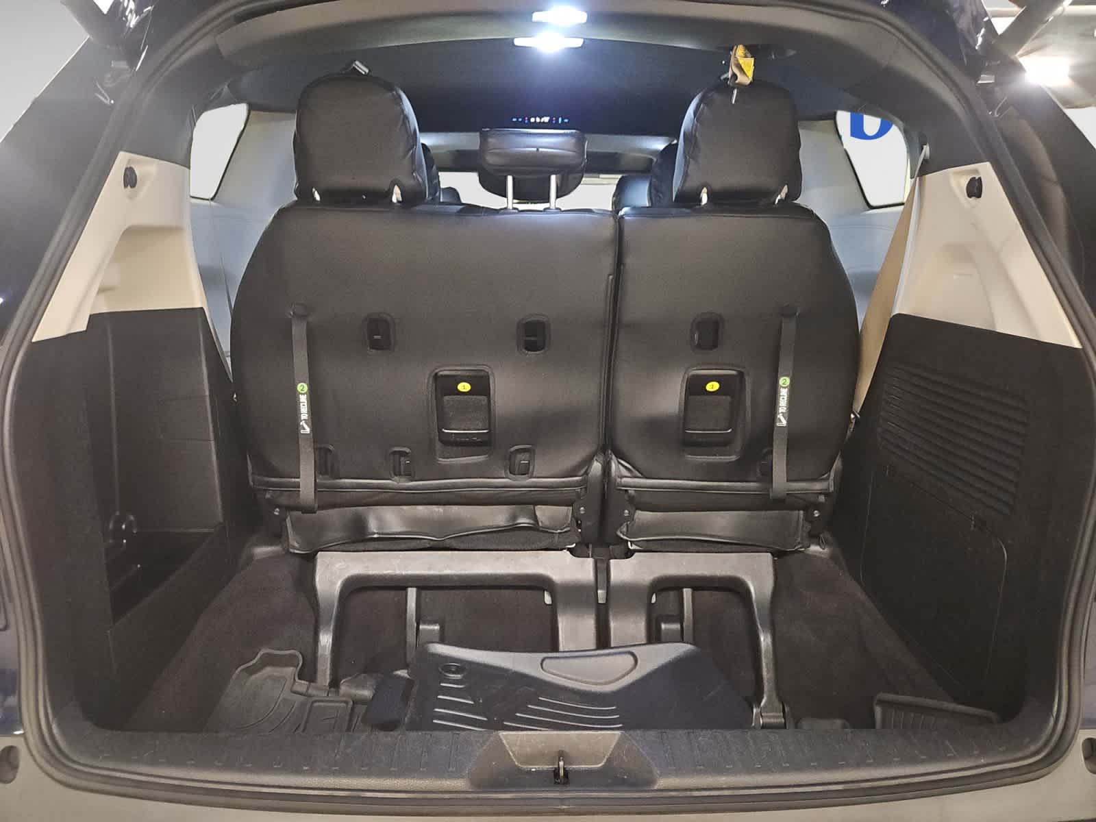 2022 Toyota Sienna XLE photo 4