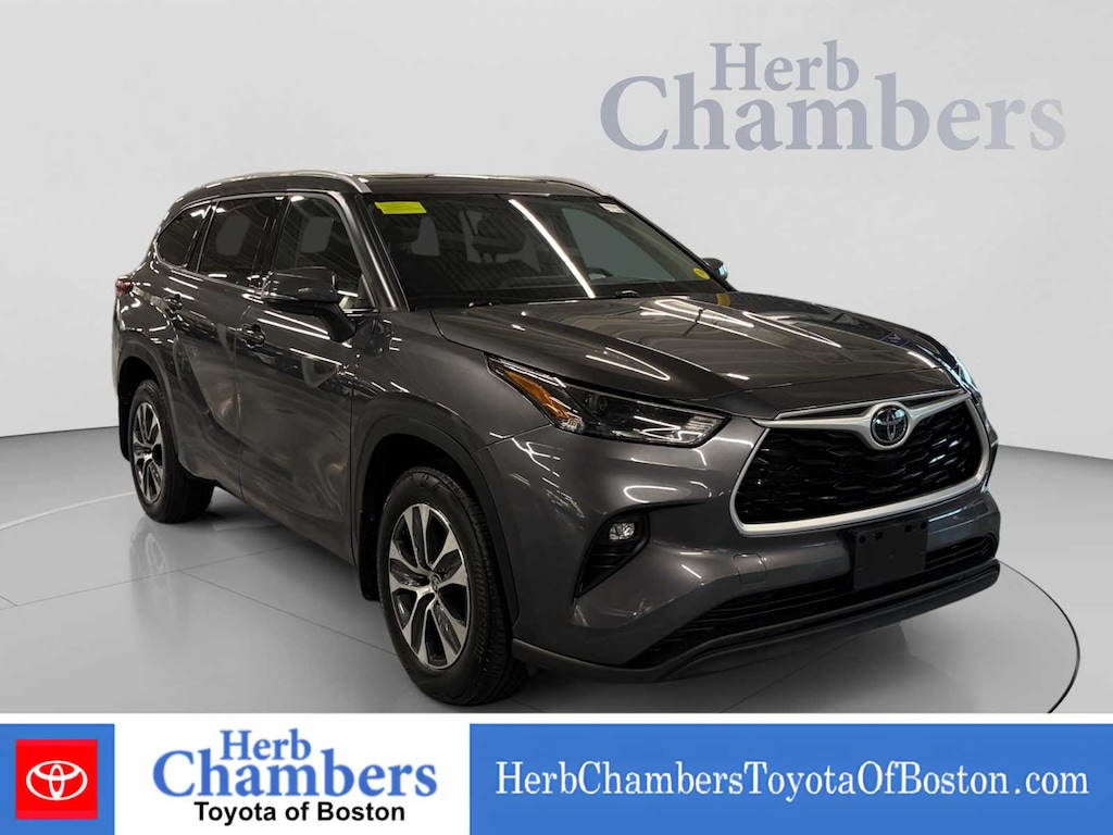 Used 2022 Toyota Highlander XLE SUV