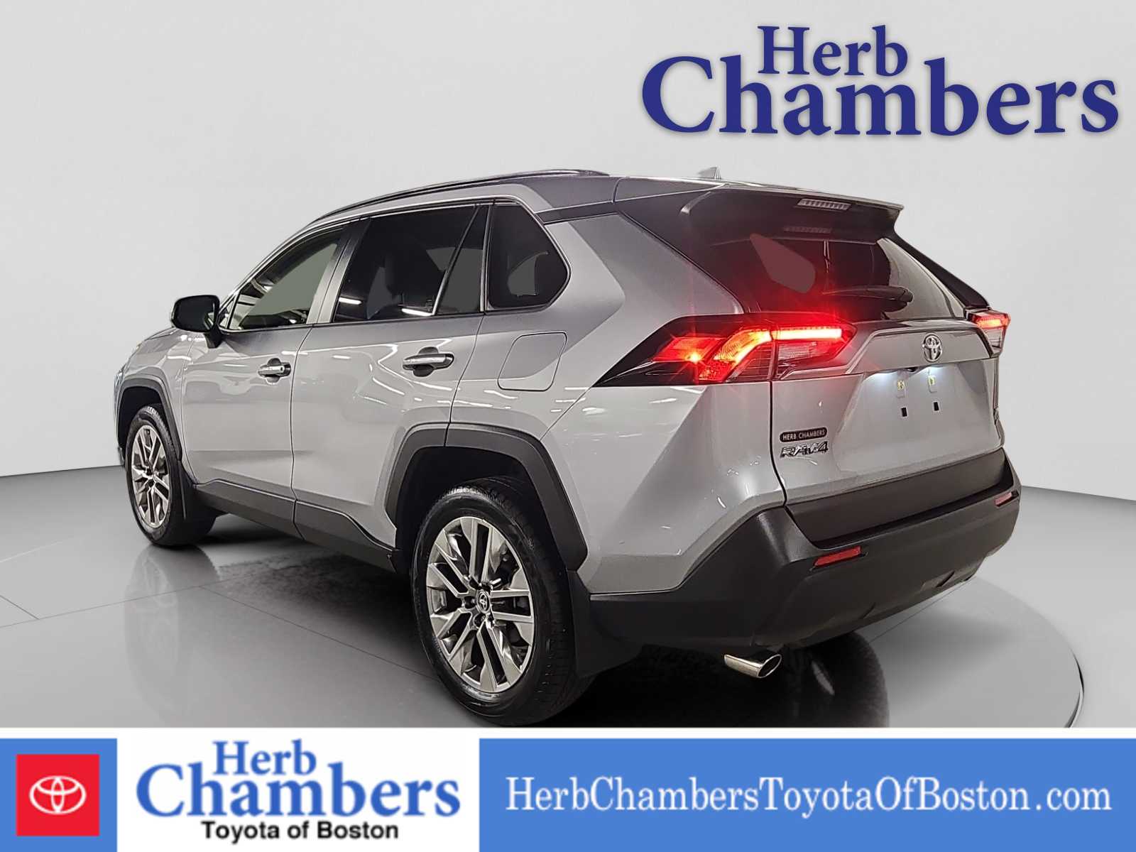 2023 Toyota RAV4 XLE Premium photo 3