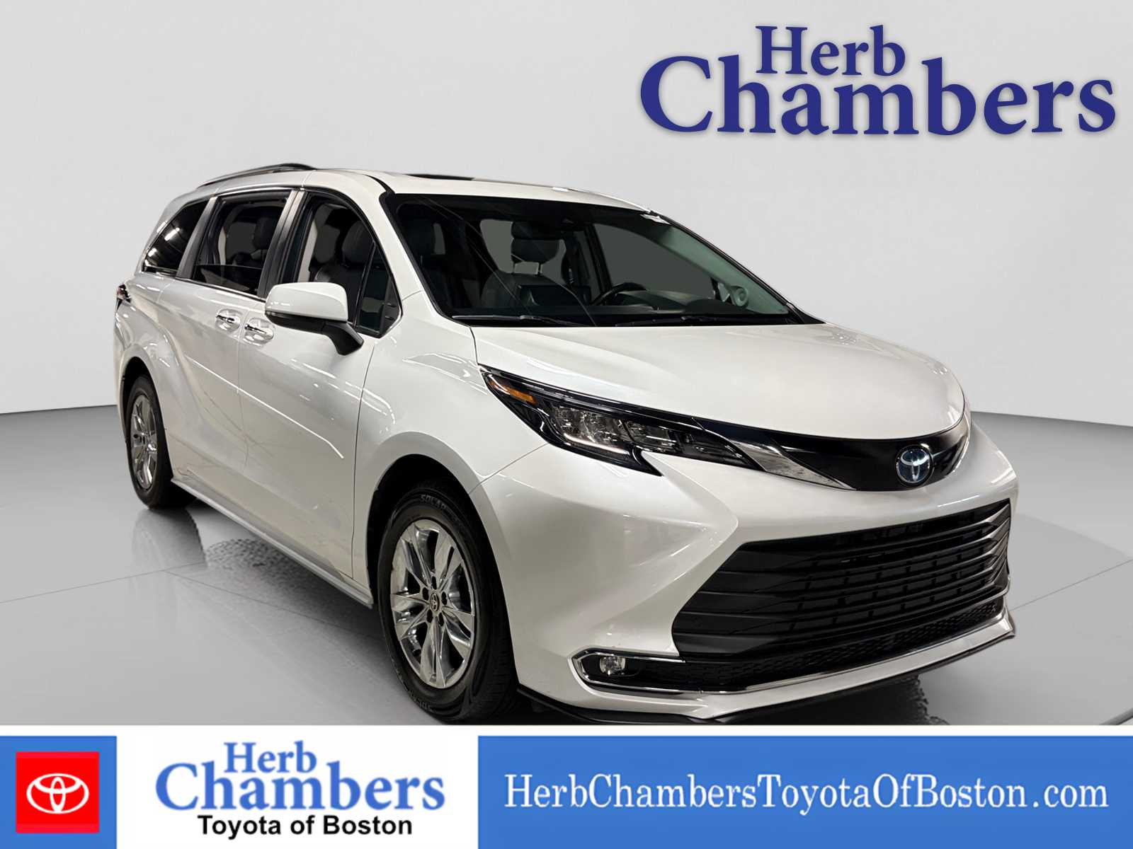 2022 Toyota Sienna Van 