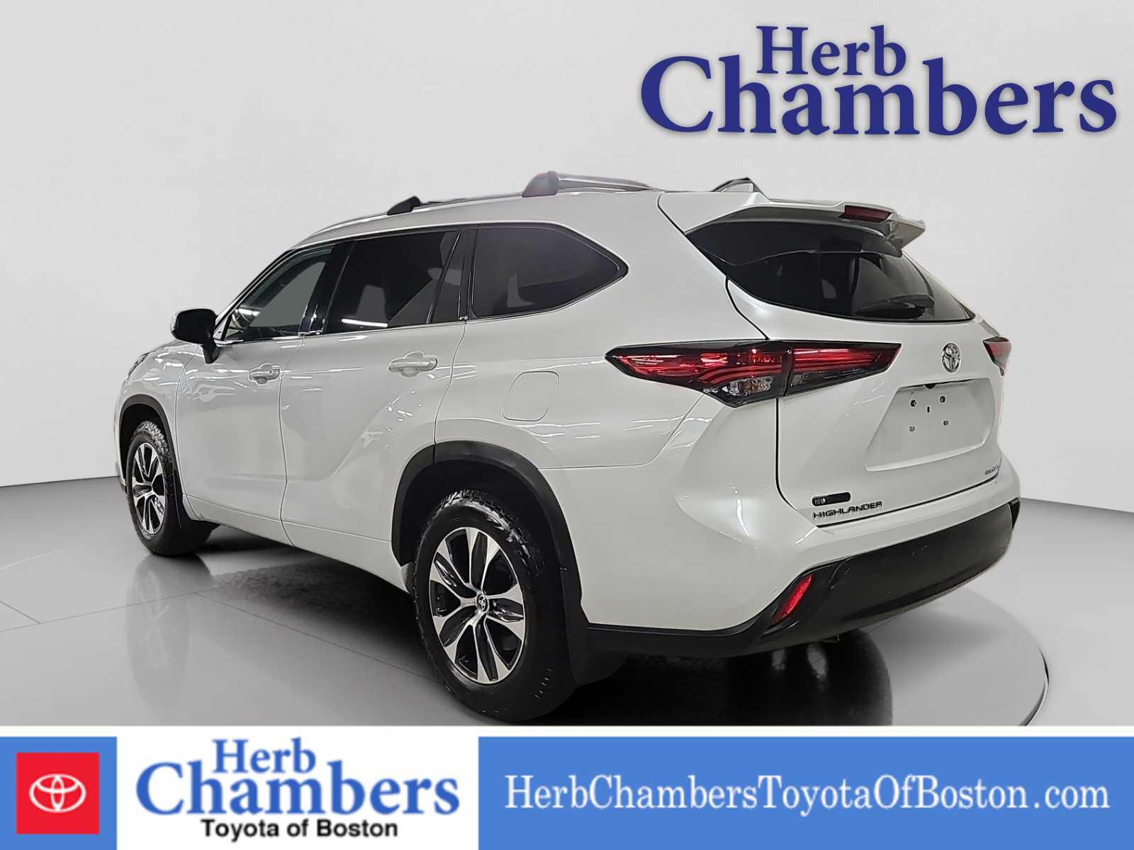 2022 Toyota Highlander XLE photo 3