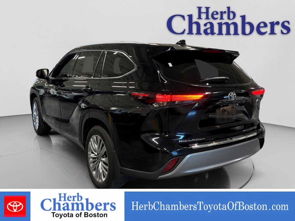 Used 2024 Toyota Highlander Platinum SUV