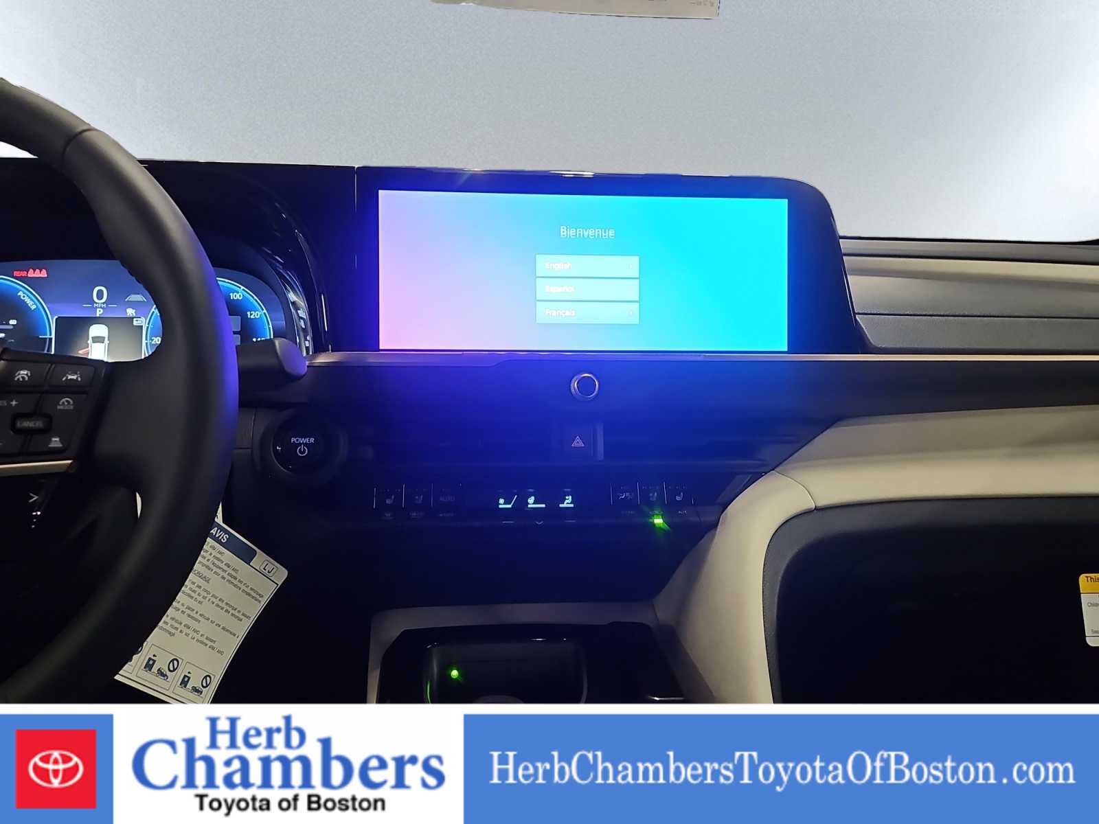 2026 Toyota Crown Limited - Photo 15