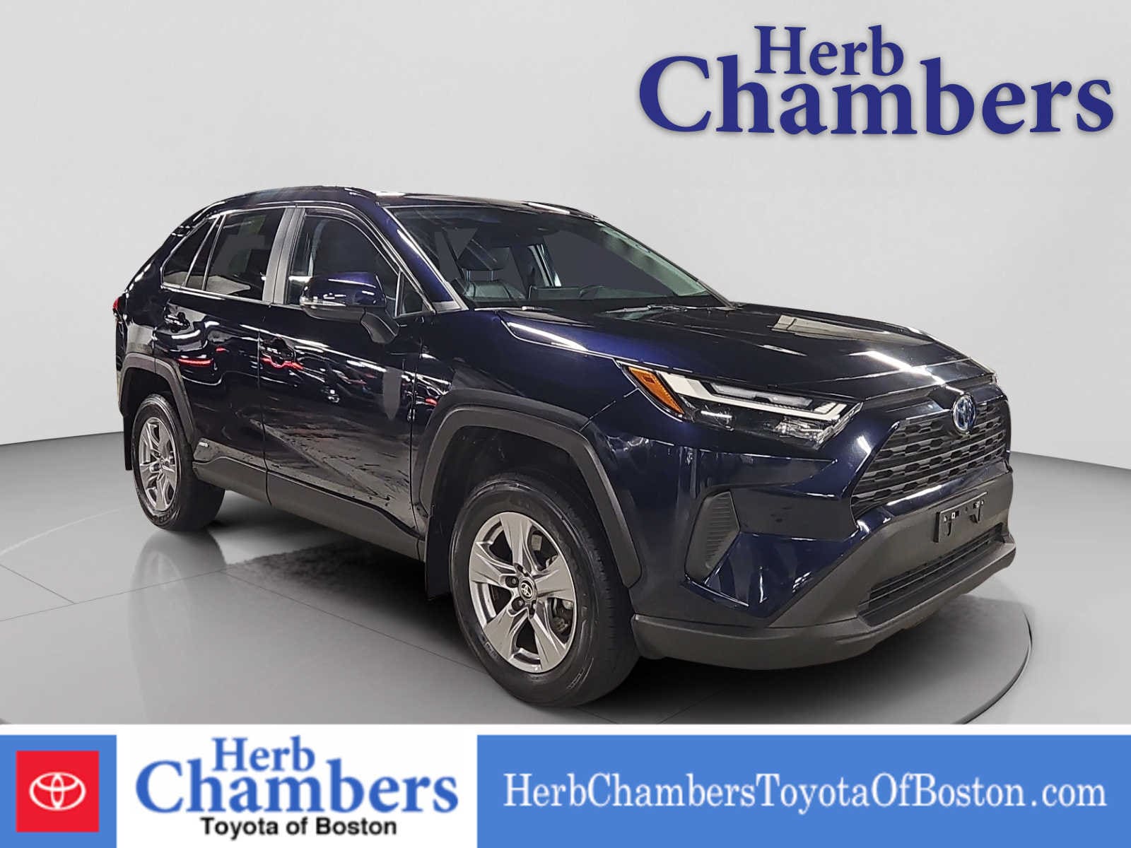 2024 Toyota RAV4 XLE's photo