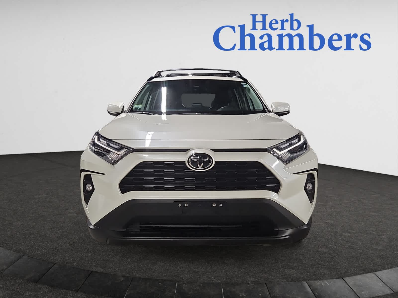2022 Toyota RAV4 XLE Premium photo 2