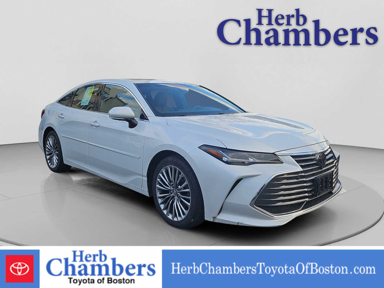 2019 Toyota Avalon Limited's photo