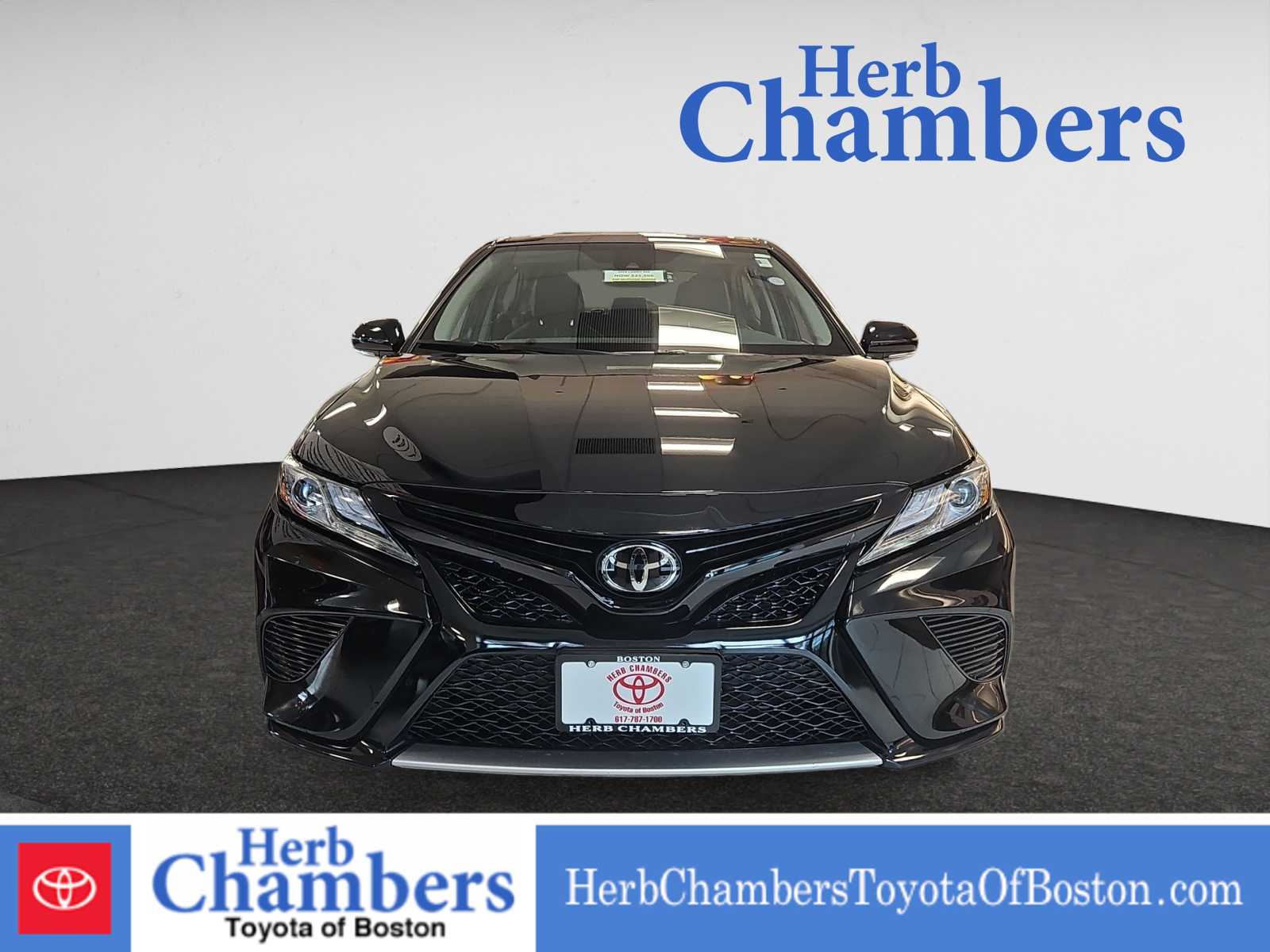 2019 Toyota Camry XSE photo 2