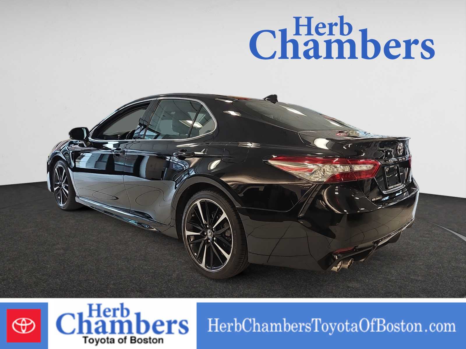 2019 Toyota Camry XSE photo 3