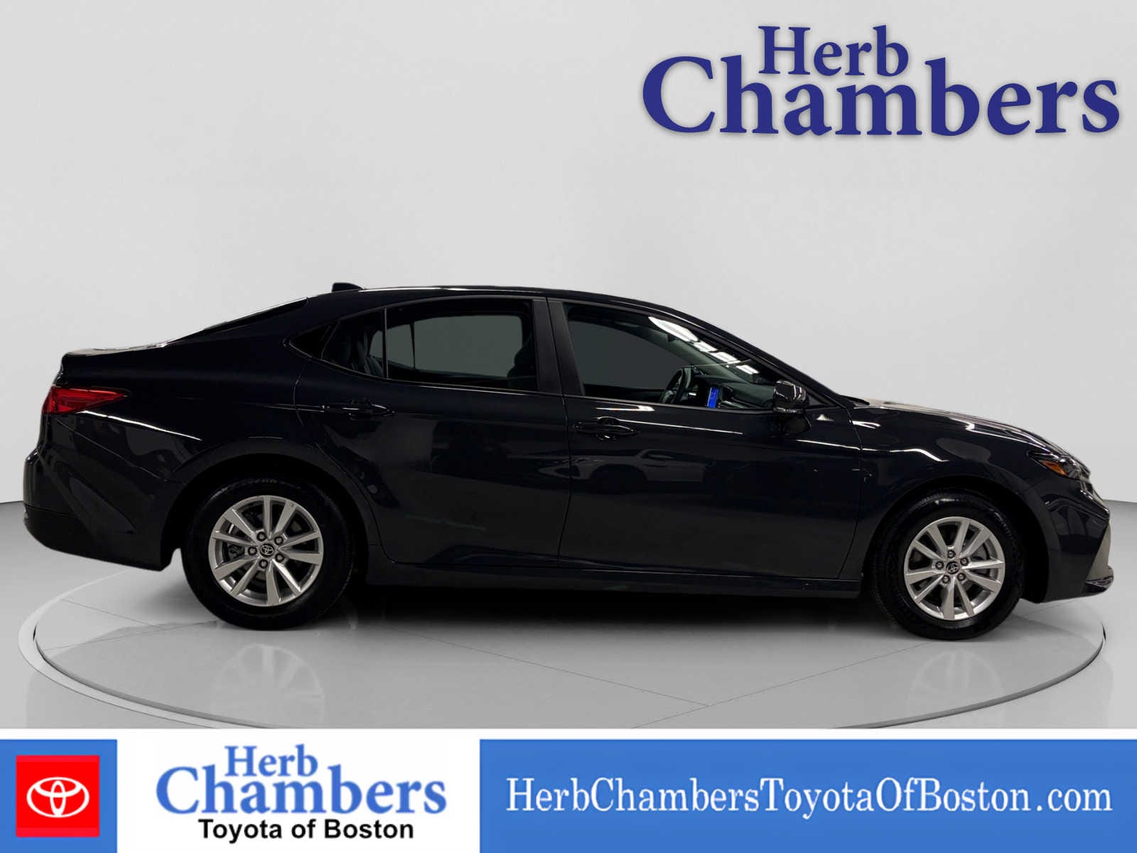 2025 Toyota Camry LE - Photo 11