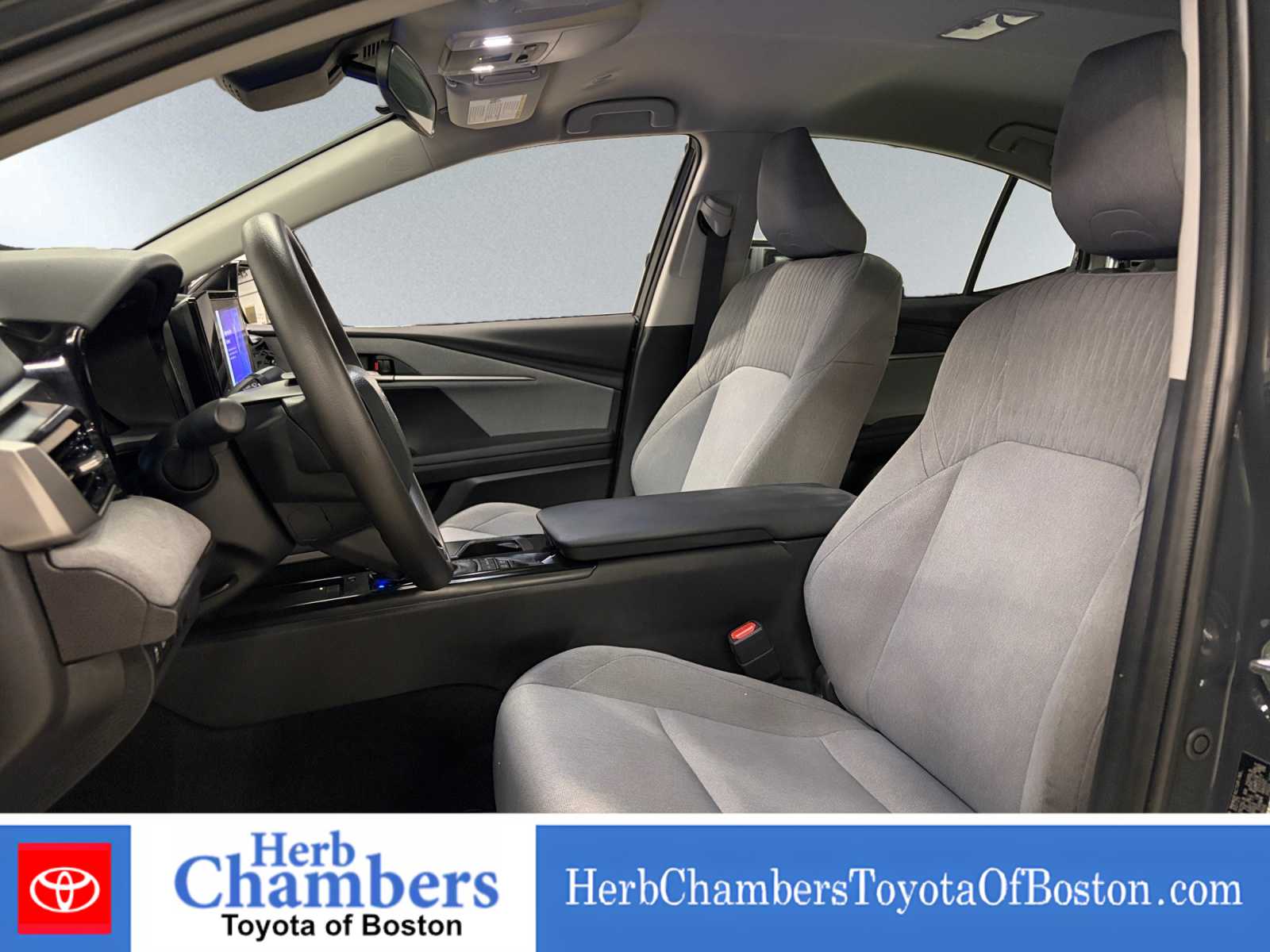 2025 Toyota Camry LE - Photo 6
