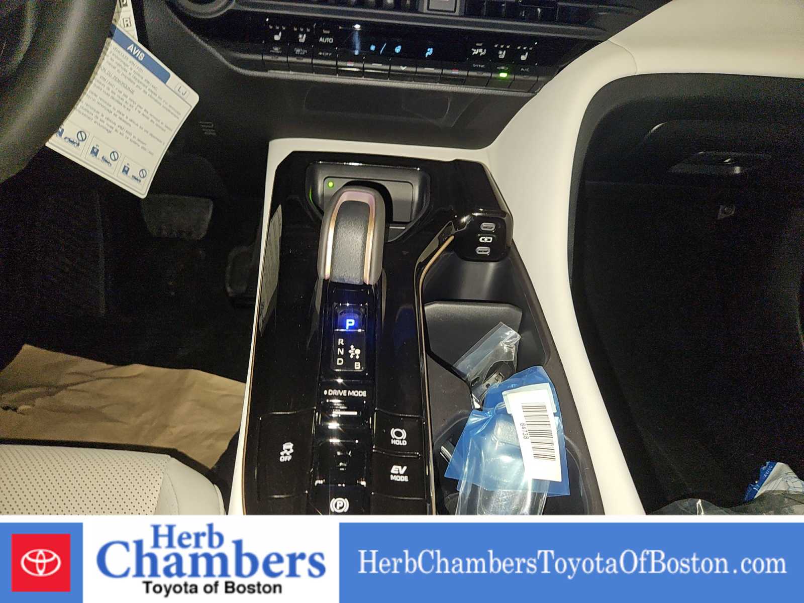 2026 Toyota Crown Limited - Photo 17