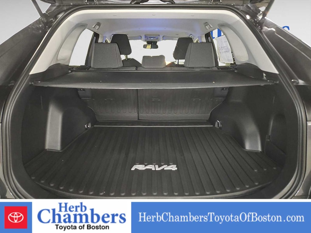 New 2025 Toyota RAV4 LE SUV