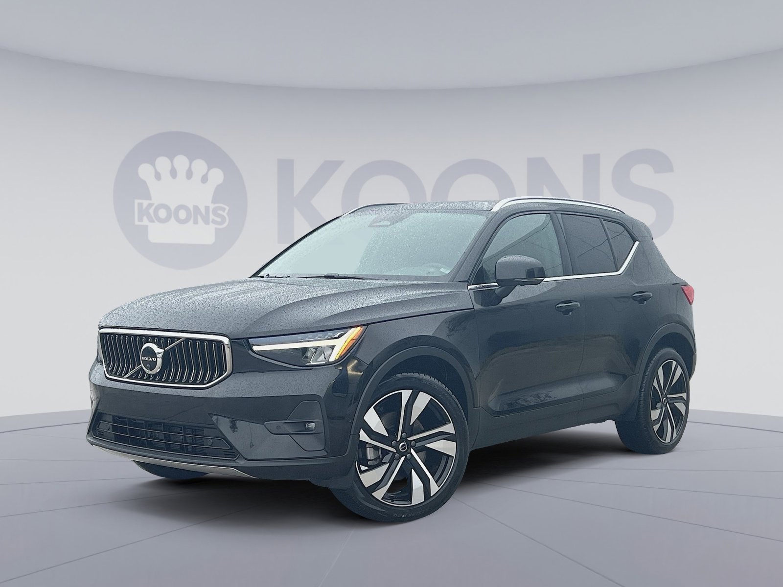 2023 Volvo XC40 Plus's photo