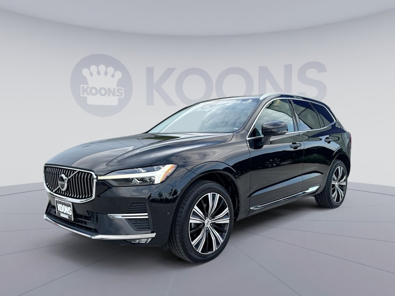 2023 Volvo XC60 B5 Plus Bright Theme AWD's photo
