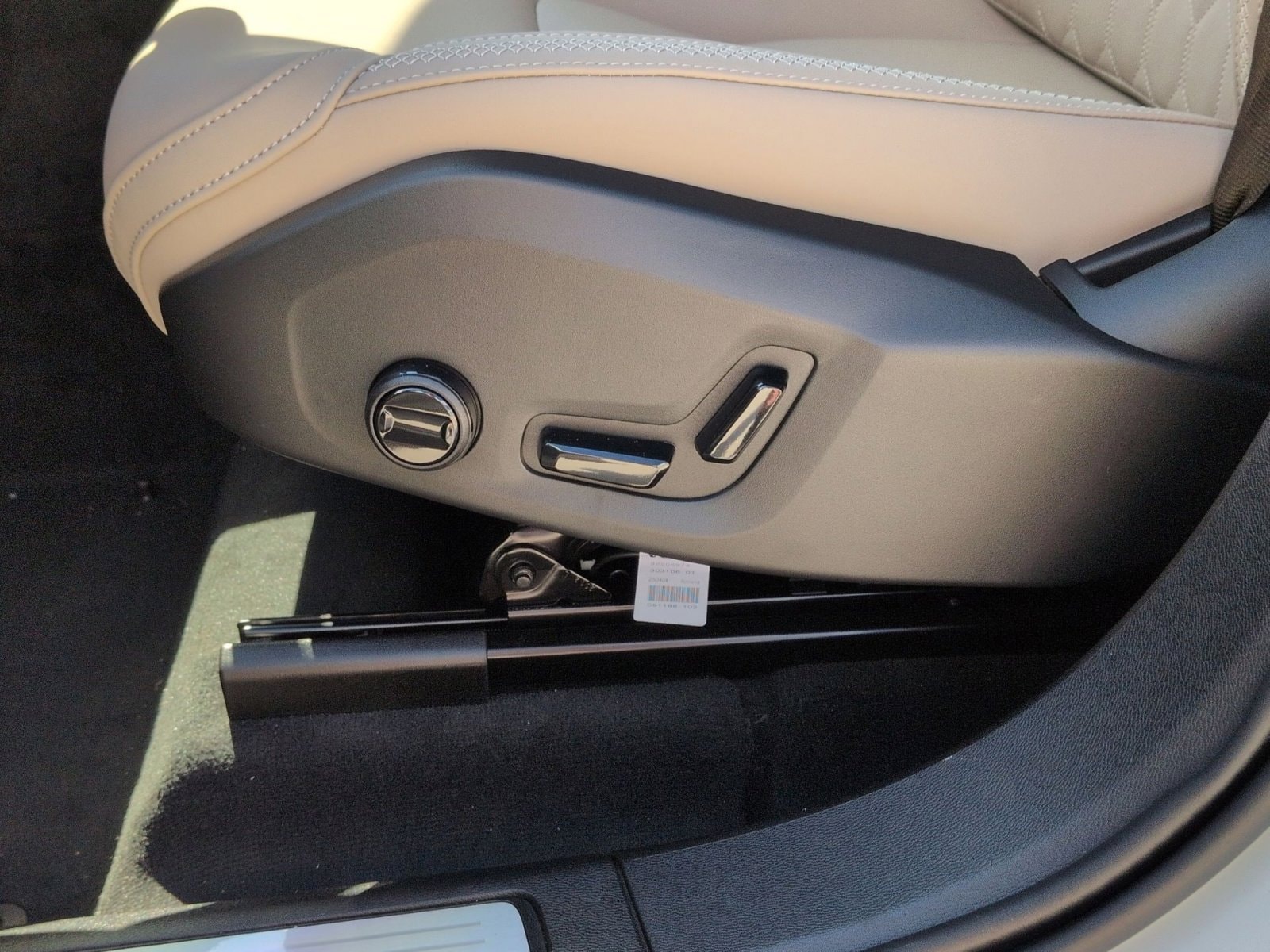 2026 Volvo XC60 Plus - Photo 14