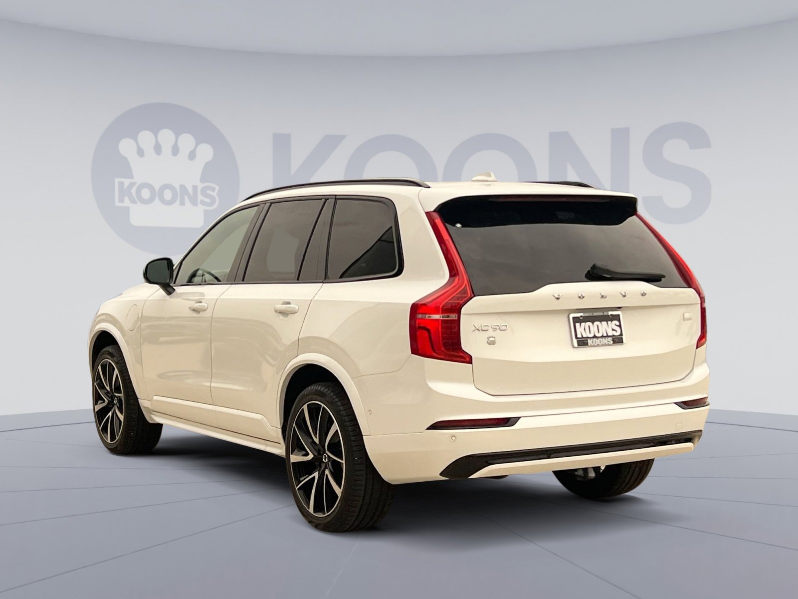 2023 Volvo XC90 Recharge T8 Plus photo 3