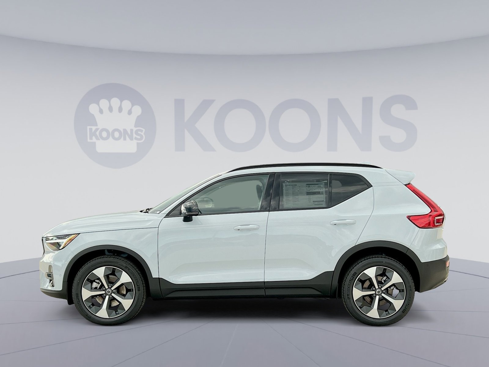 2026 Volvo XC40 Plus photo 2