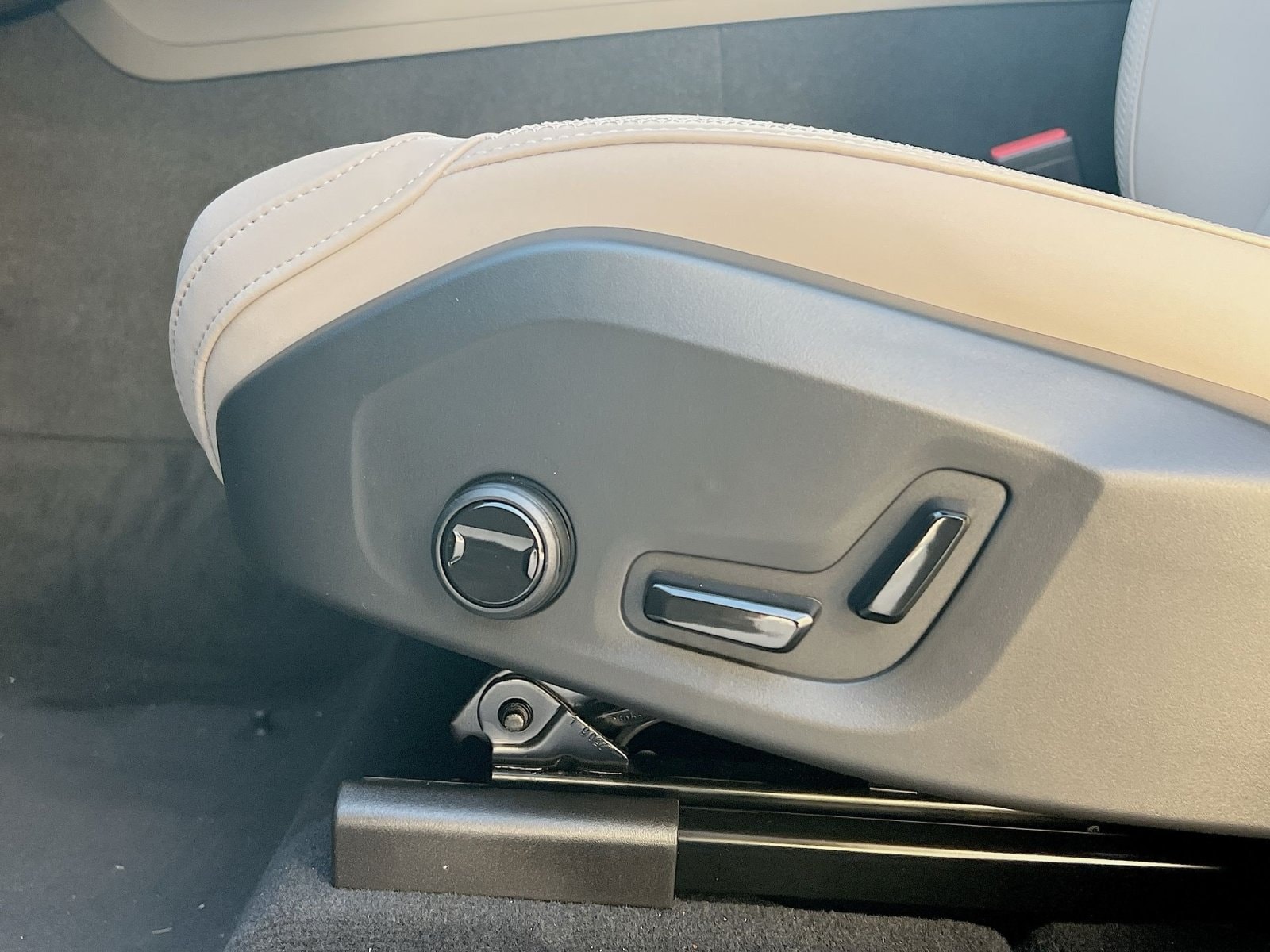 2026 Volvo XC60 Plus - Photo 22