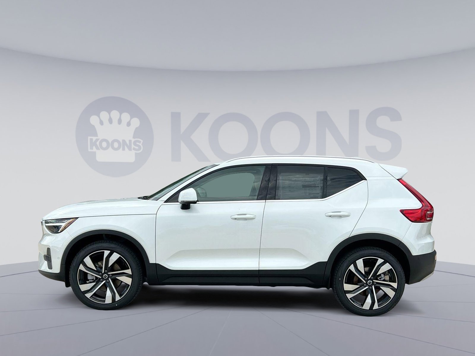 2025 Volvo XC40 AWD photo 2