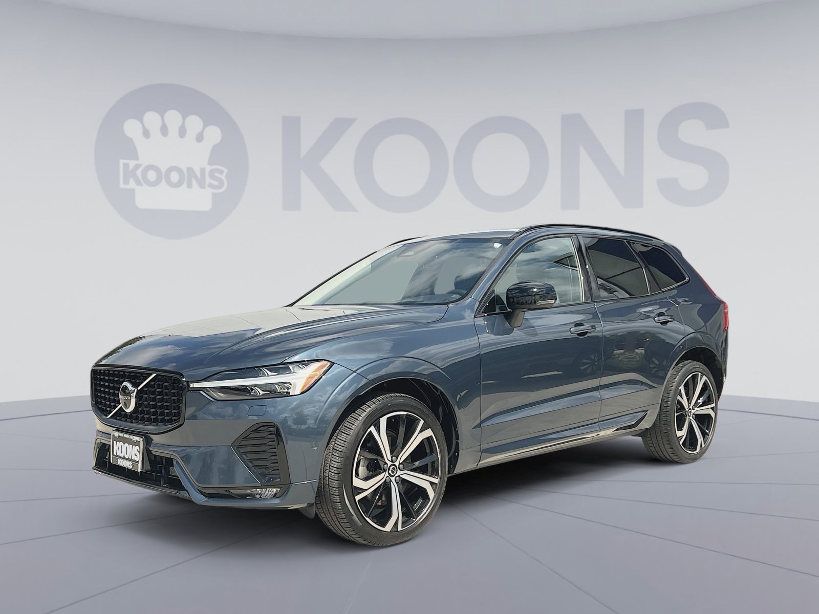 2023 Volvo XC60 B6 Ultimate Dark Theme AWD's photo