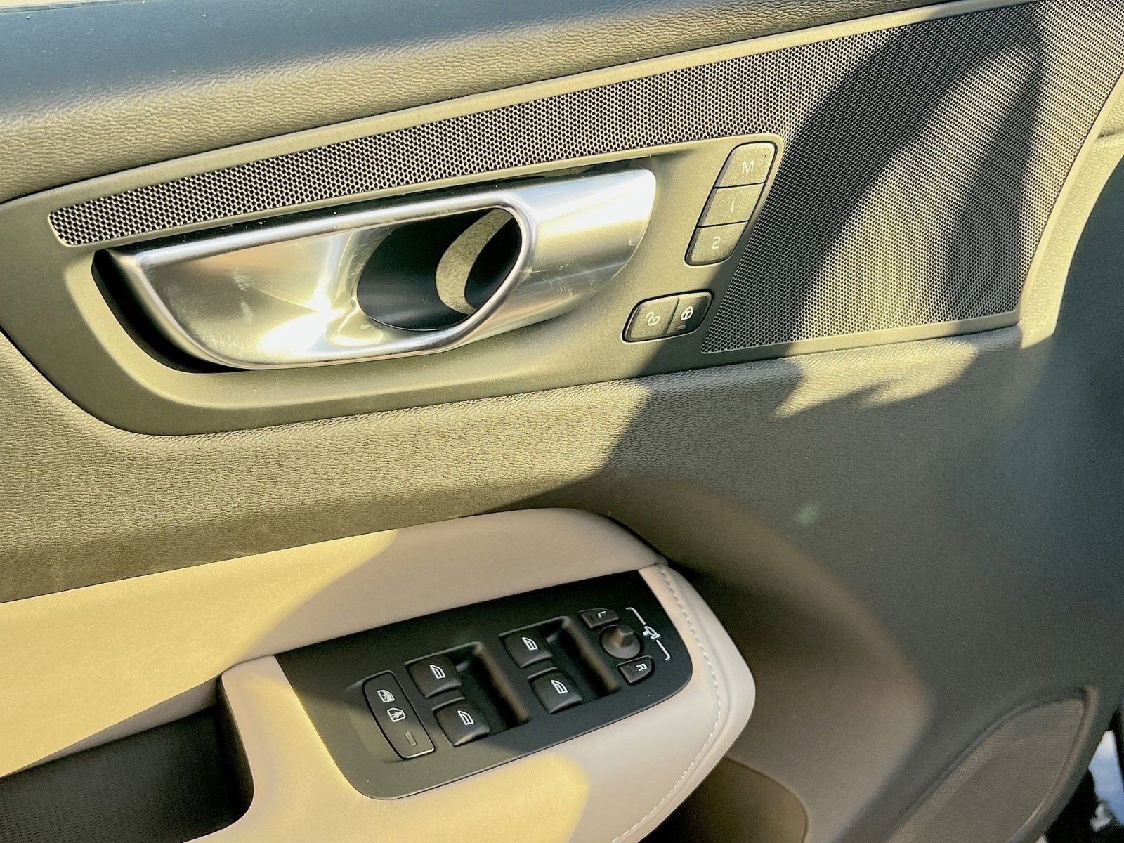 2026 Volvo XC60 Plus - Photo 15