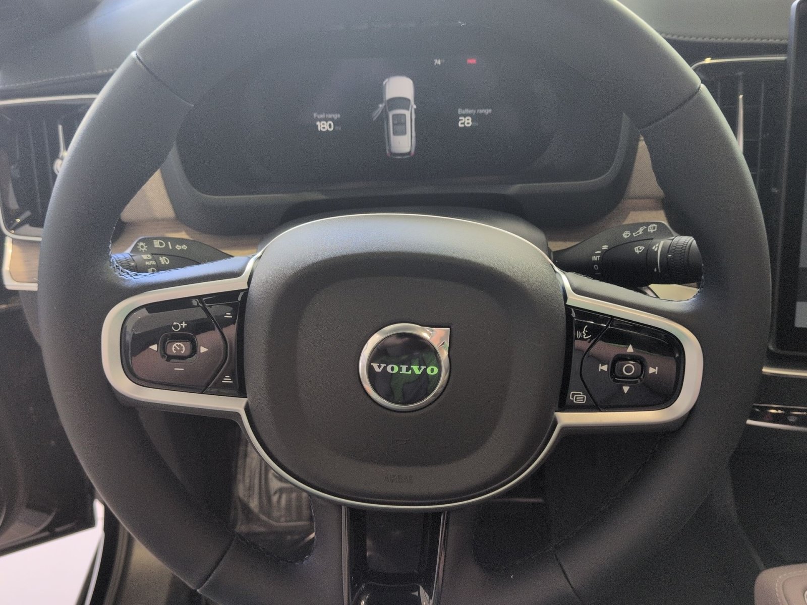 2026 Volvo XC90 Plus - Photo 24