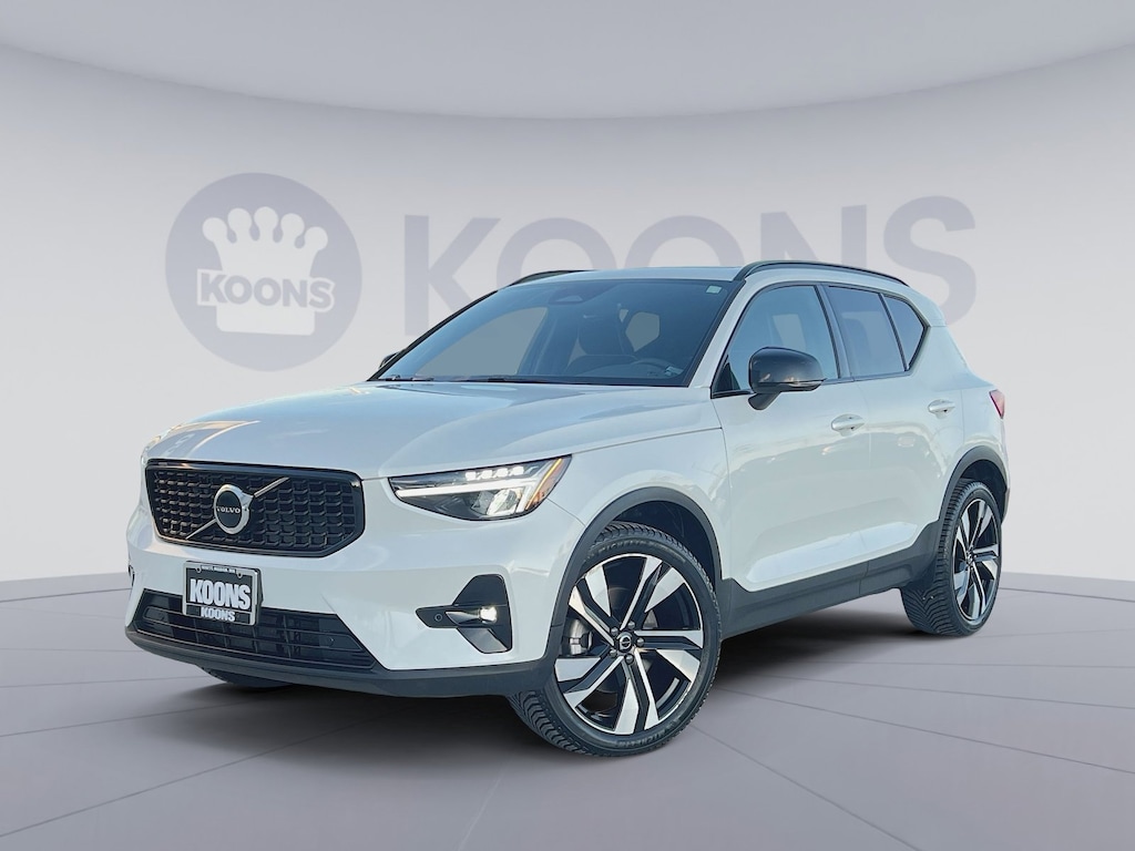 Certified 2023 Volvo XC40 B5 Plus Dark Theme SUV