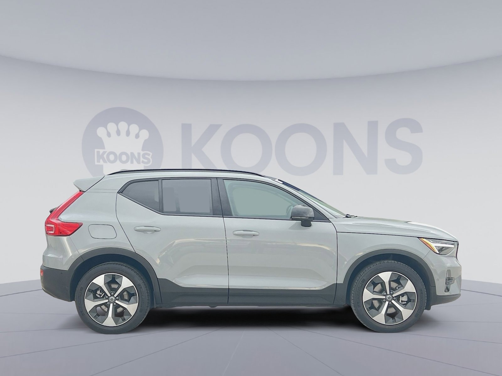 2026 Volvo XC40 Plus - Photo 8