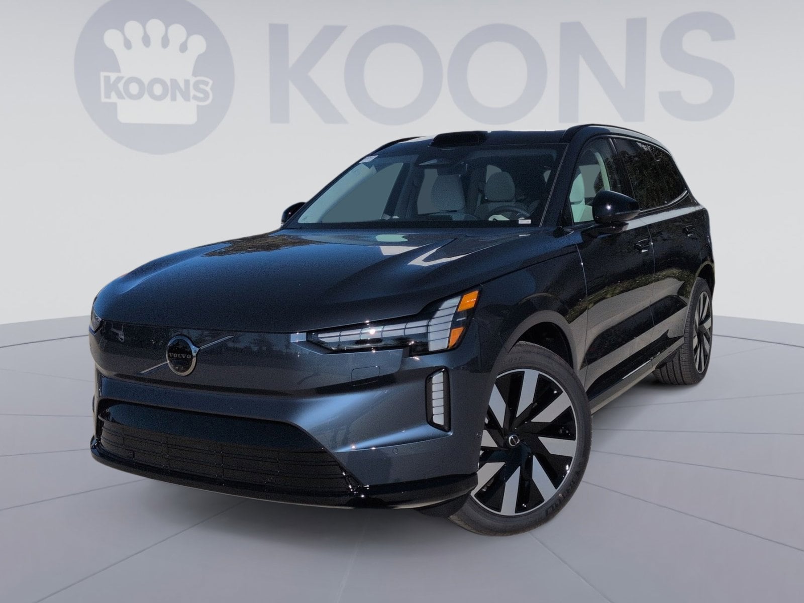 2025 Volvo EX90 Plus's photo