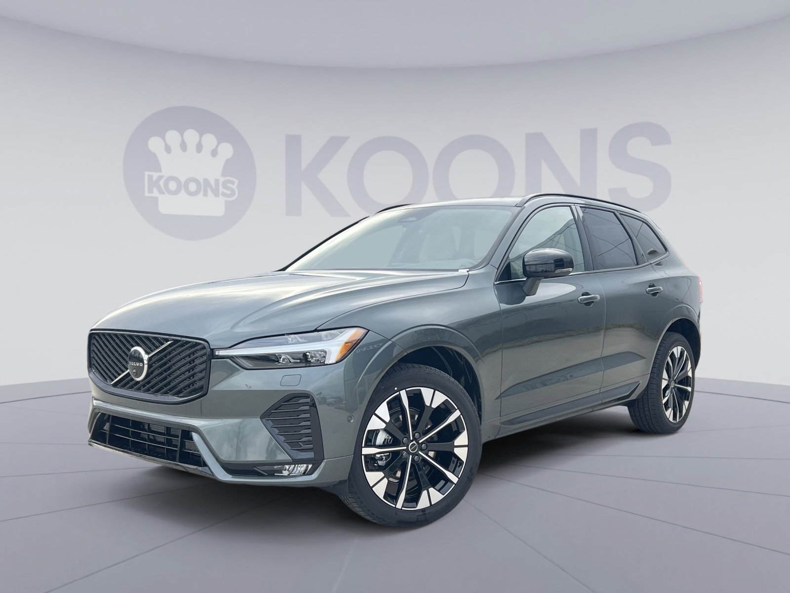 2026 Volvo XC60 Plus's photo