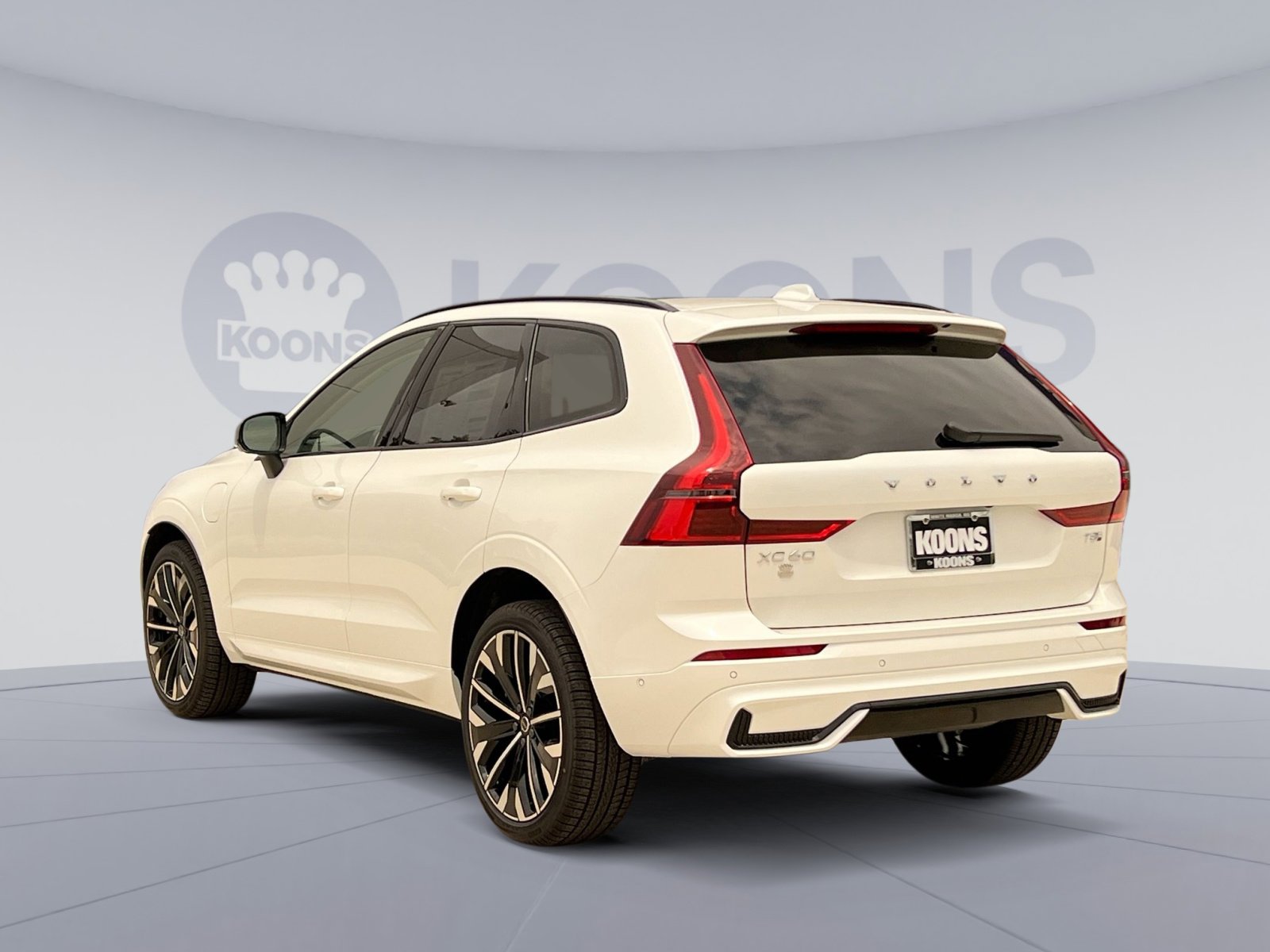 2026 Volvo XC60 Hybrid T8 photo 3