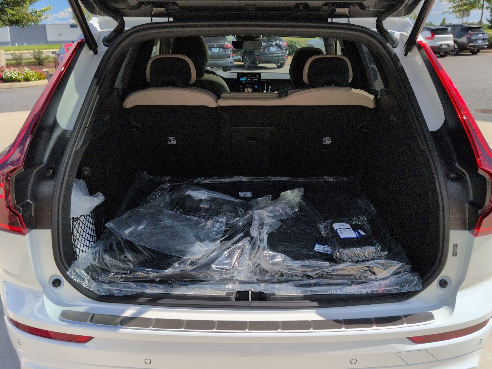 2026 Volvo XC60 Plus - Photo 26
