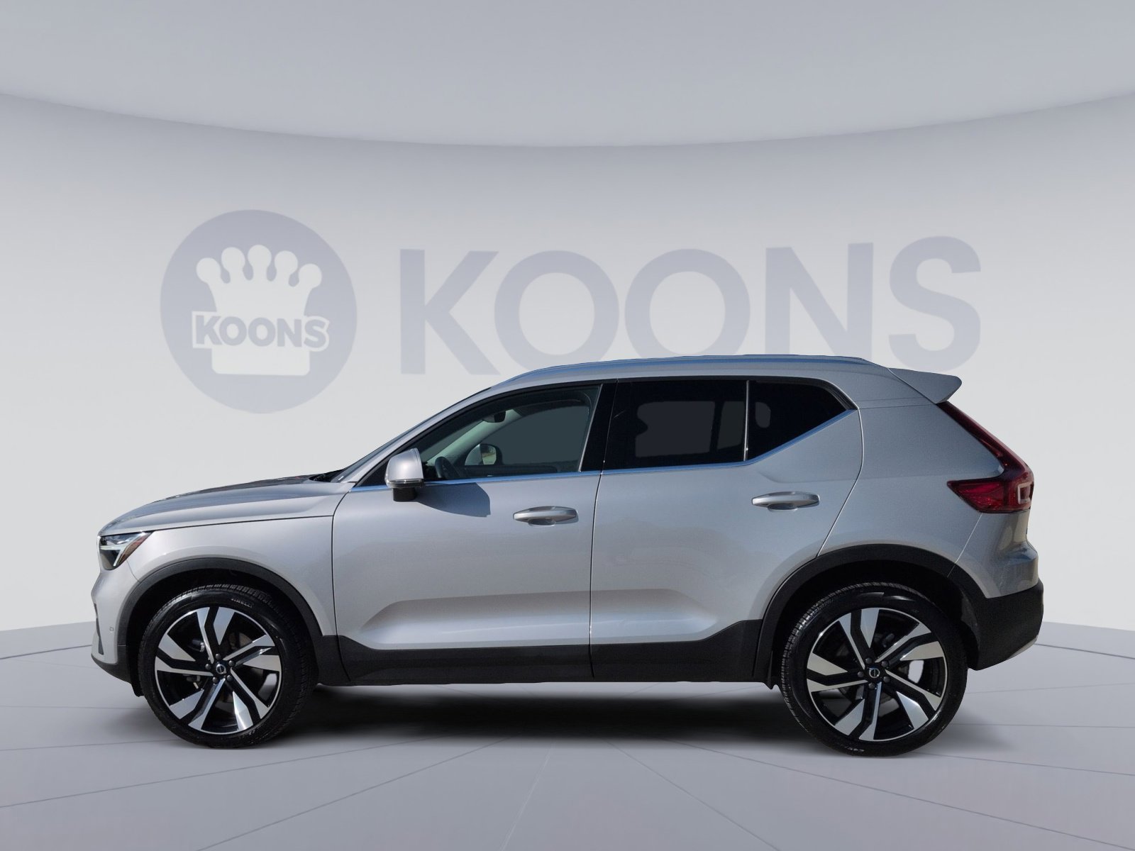 2025 Volvo XC40 Plus photo 2