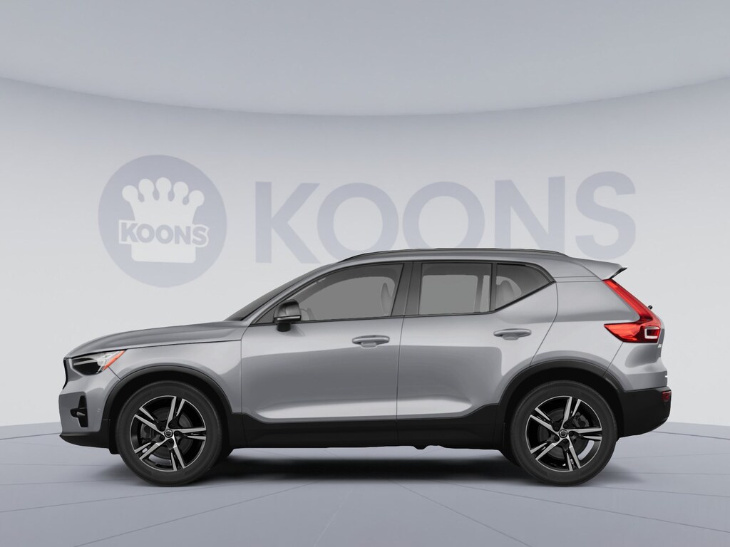 New 2026 Volvo XC40 B5 Core SUV