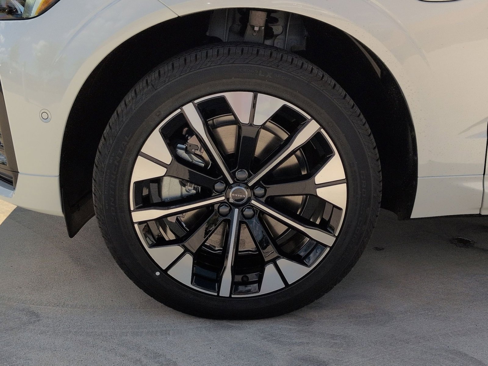 2026 Volvo XC60 Plus - Photo 12