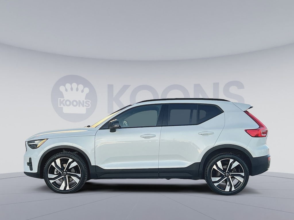 Certified 2023 Volvo XC40 B5 Plus Dark Theme SUV