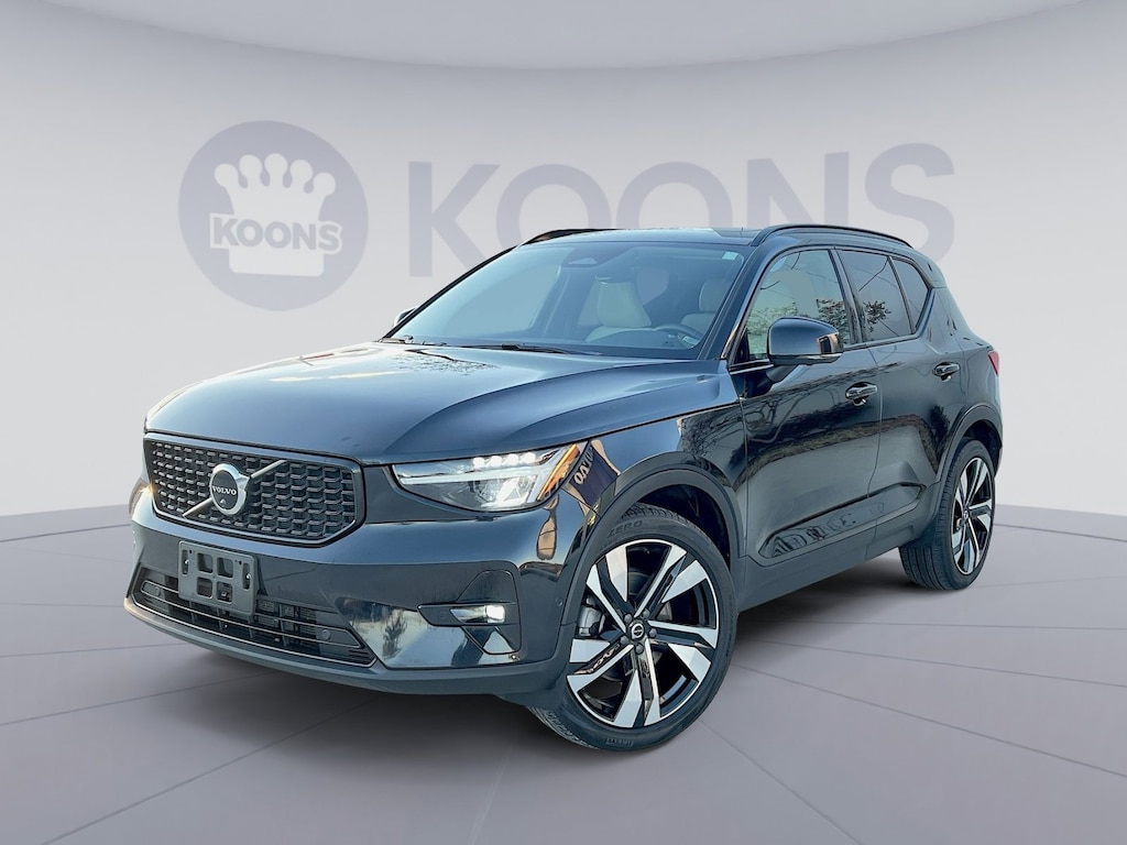 Used 2023 Volvo XC40 B5 Plus Dark Theme SUV