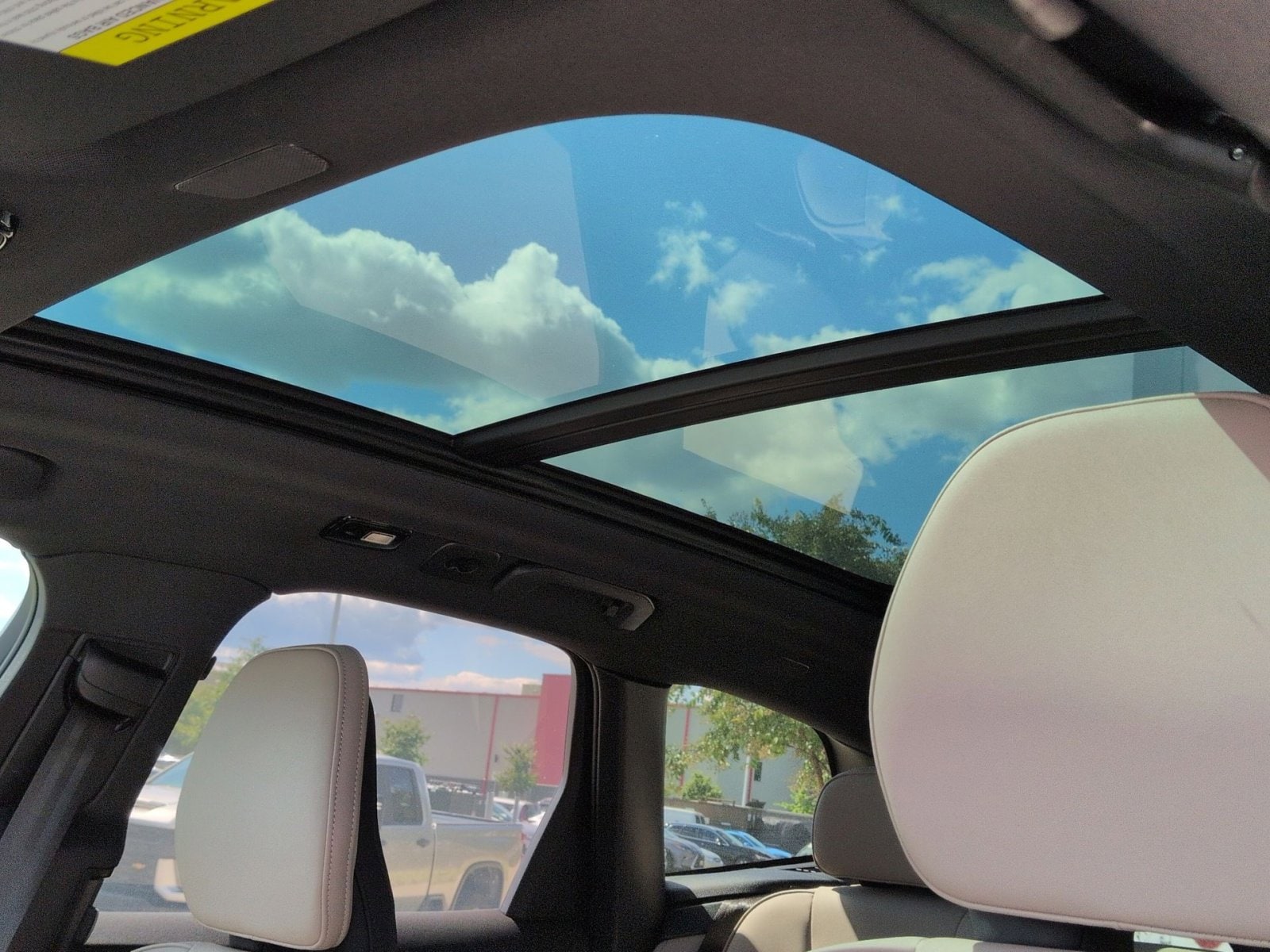2026 Volvo XC60 Plus - Photo 24