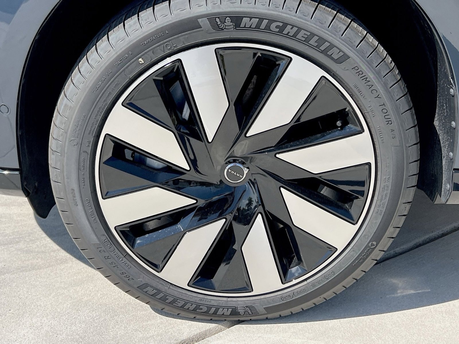 2025 Volvo EX90 Plus - Photo 12