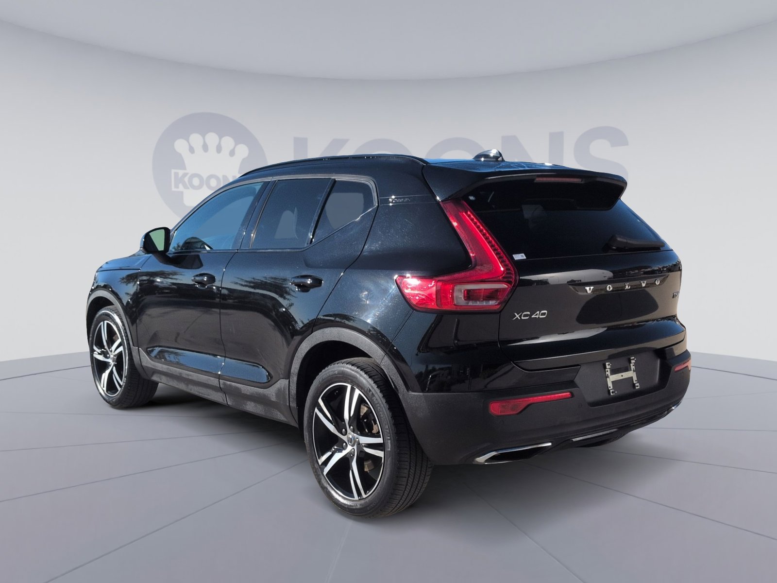 2020 Volvo XC40 R-Design photo 3