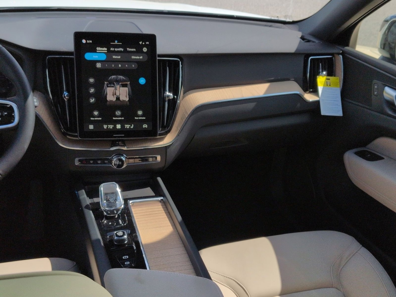 2026 Volvo XC60 Plus - Photo 23